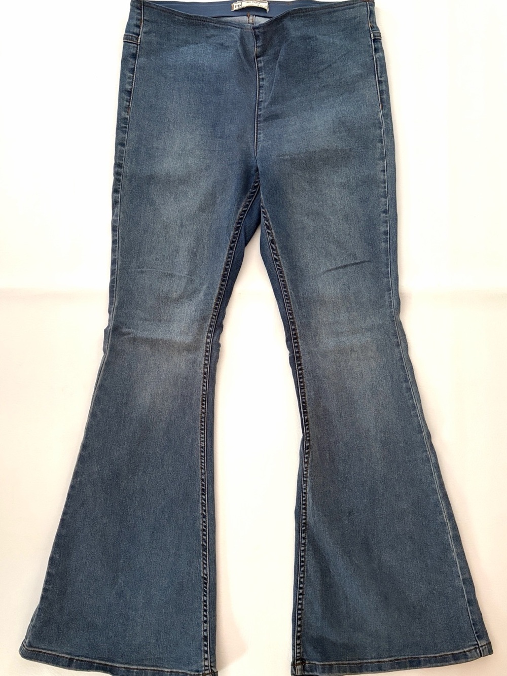 FREE PEOPLE Penny Pull On Jeans Flare Leg Bell Bottoms Blue Wash size 30 - Picture 2 of 12